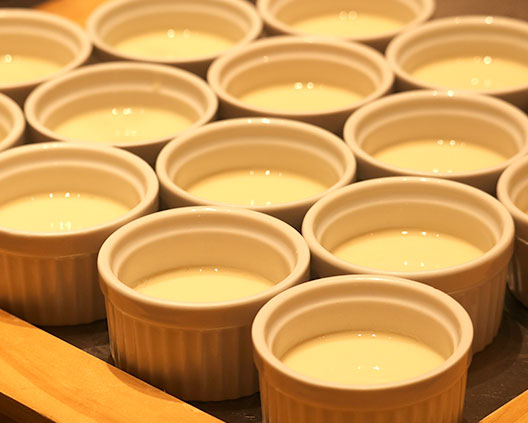 白バラ牛乳のプリン／白バラ牛乳の黒糖プリン