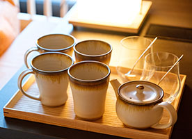地元「玄瑞窯(げんすいがま)」による、鳥取砂丘をイメージしたオーダーメイド陶器