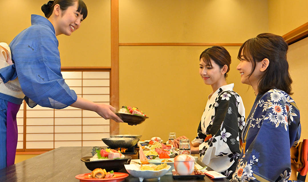 贅沢な夕食に舌鼓